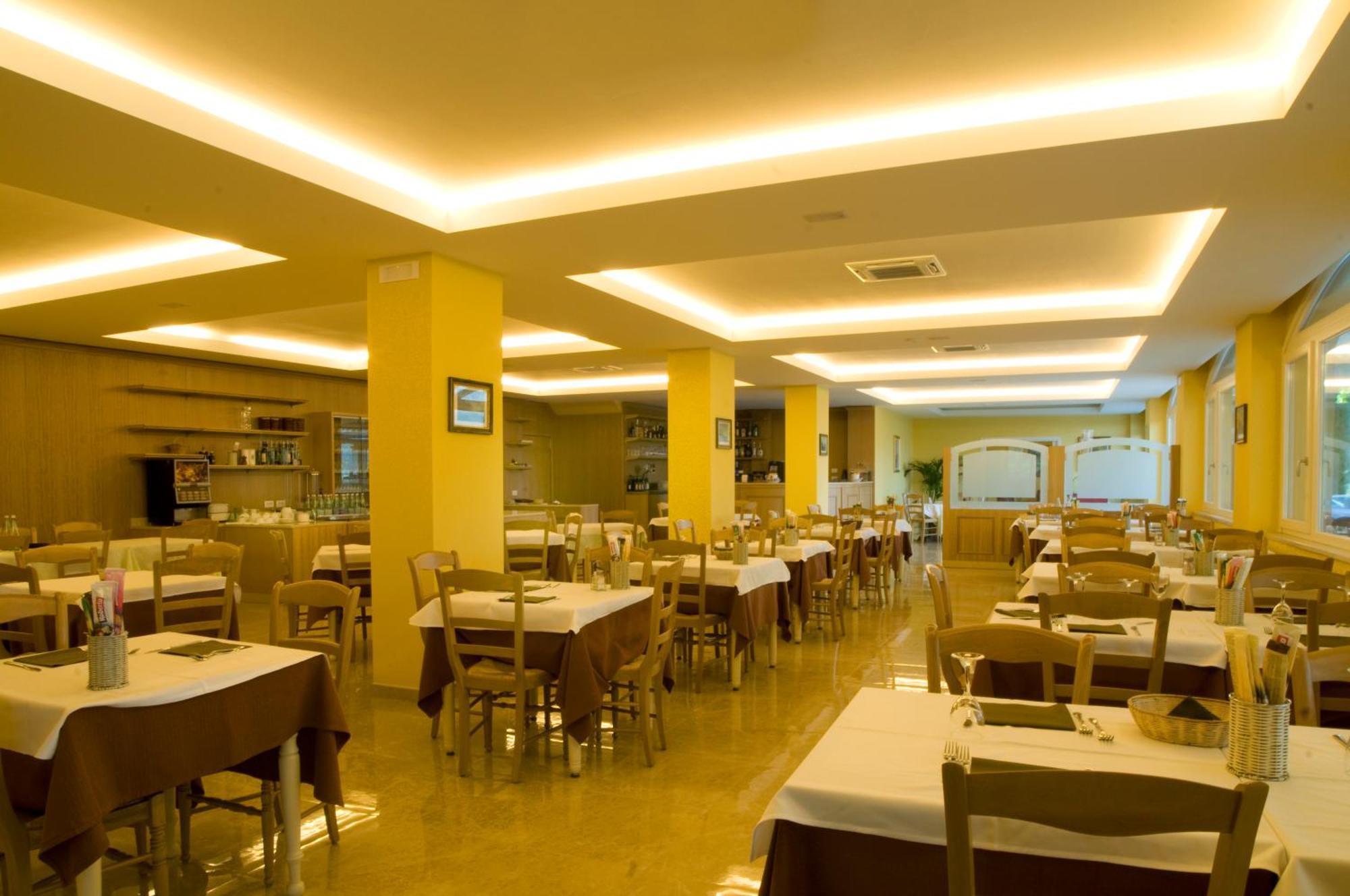 סאלו Hotel Panoramica מראה חיצוני תמונה