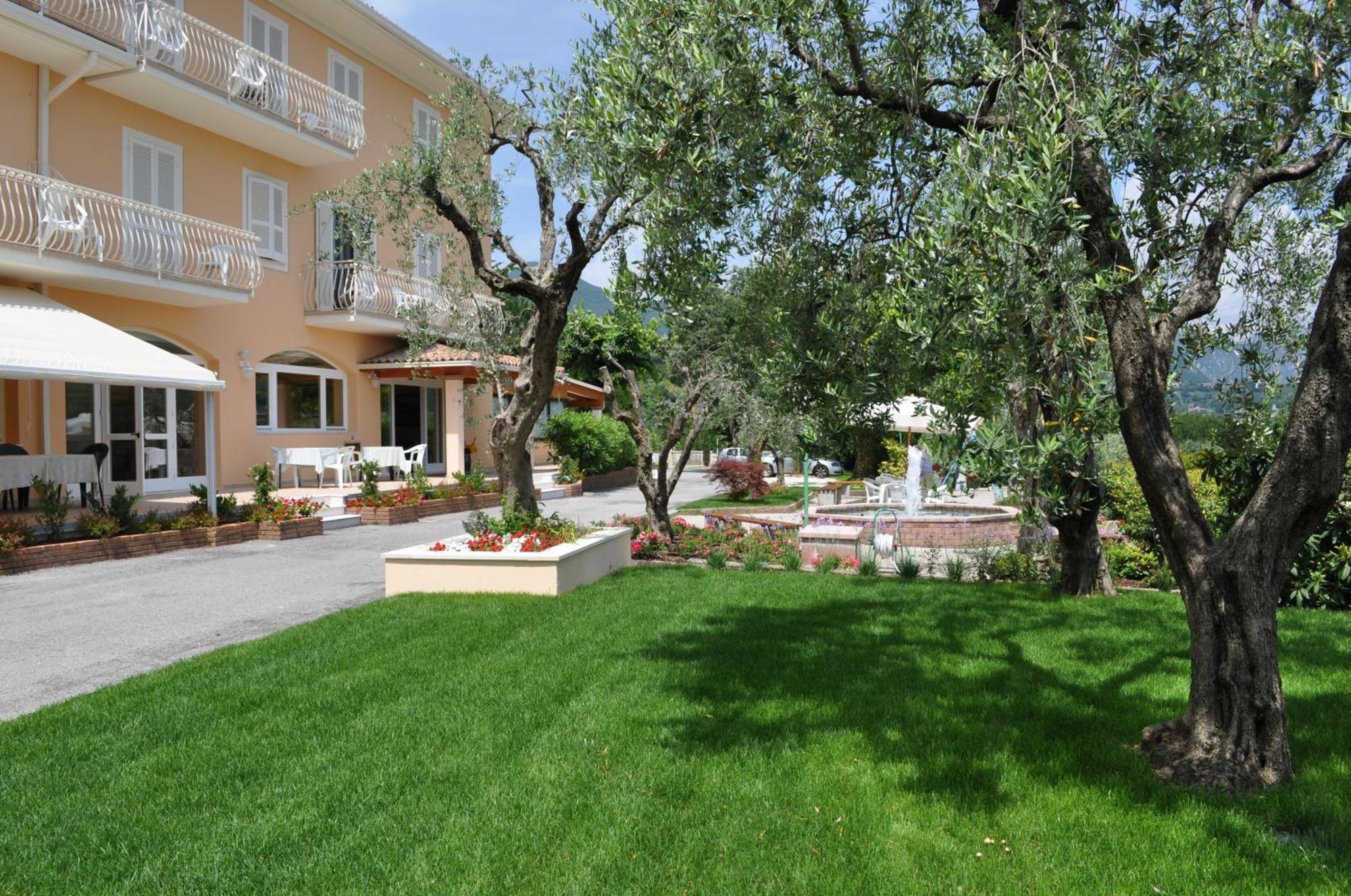 סאלו Hotel Panoramica מראה חיצוני תמונה